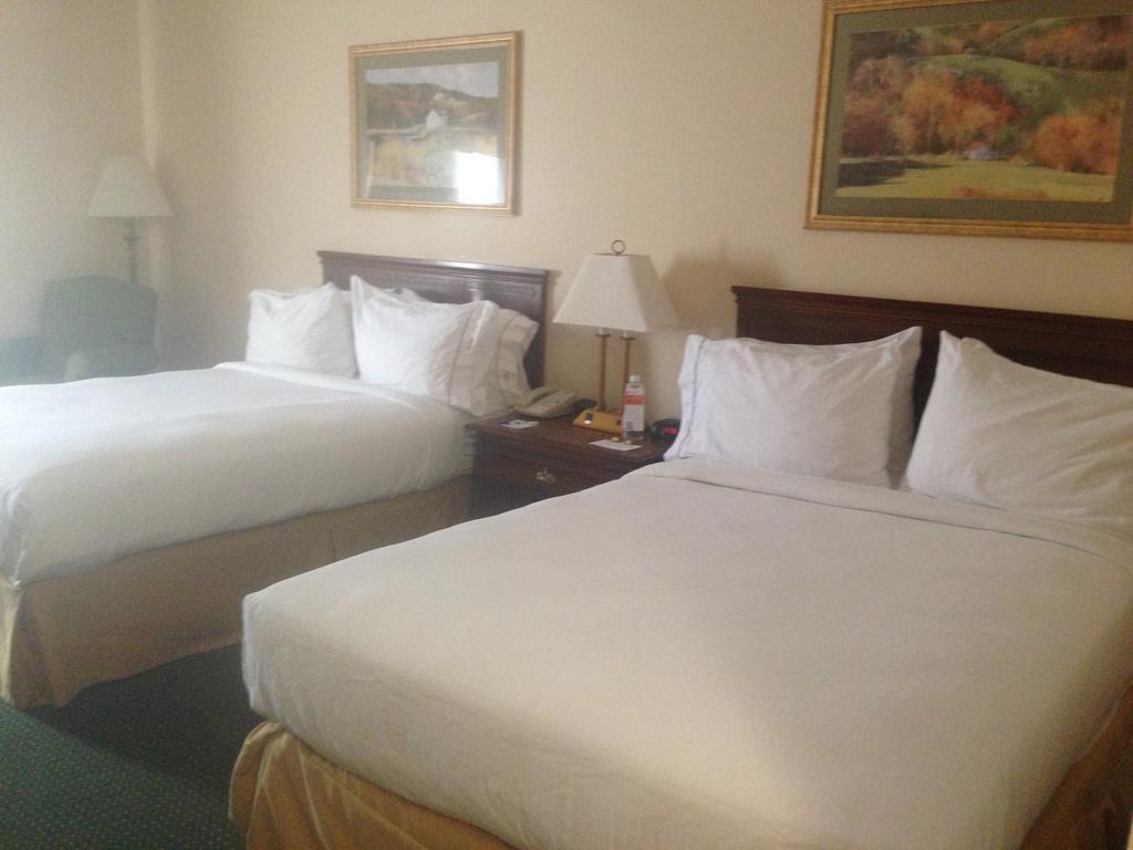 Holiday Inn Express Mount Pleasant- Scottdale, An Ihg Hotel Habitación foto